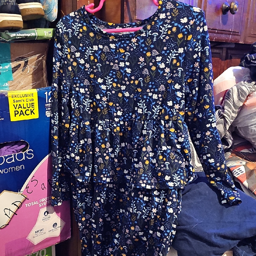 !!.           Girls 5T  Navy Floral  Dress